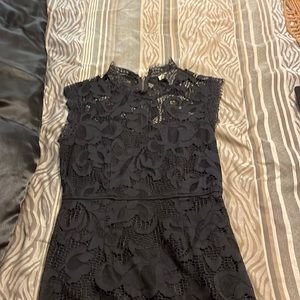 Lace sleeveless dress